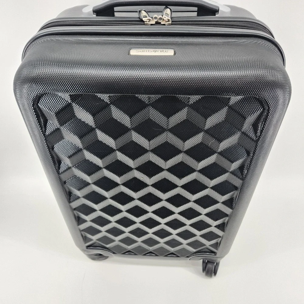 Samsonite 22 Inch Black Expandable Hard Side Spinner Carry On Luggage Suitcase